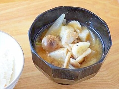 里芋とにんにくのお味噌汁